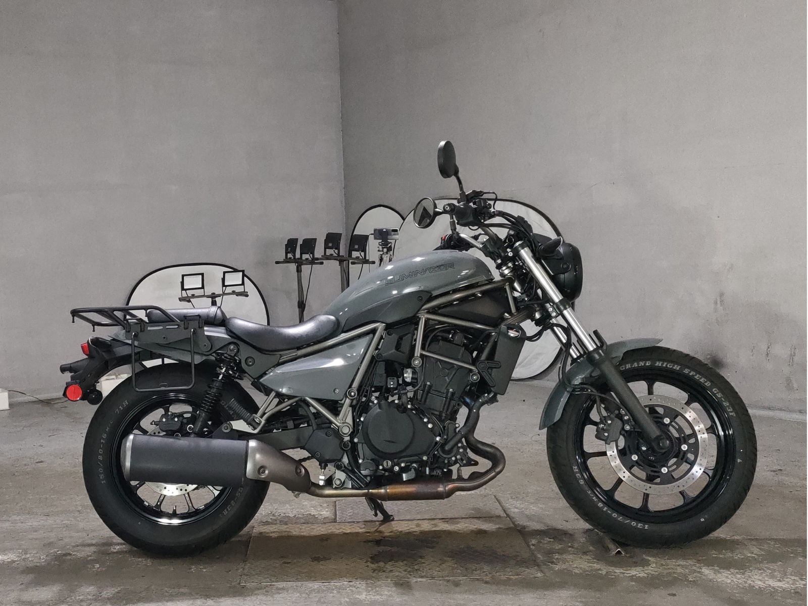 Kawasaki ELIMINATOR 400-1