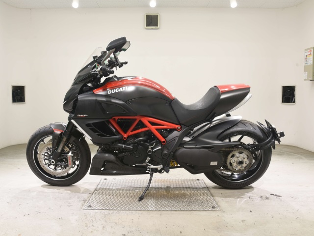 Ducati DIAVEL CARBON