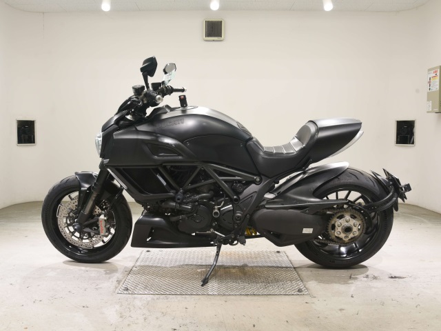 Ducati DIAVEL DARK