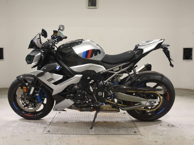 BMW M1000R