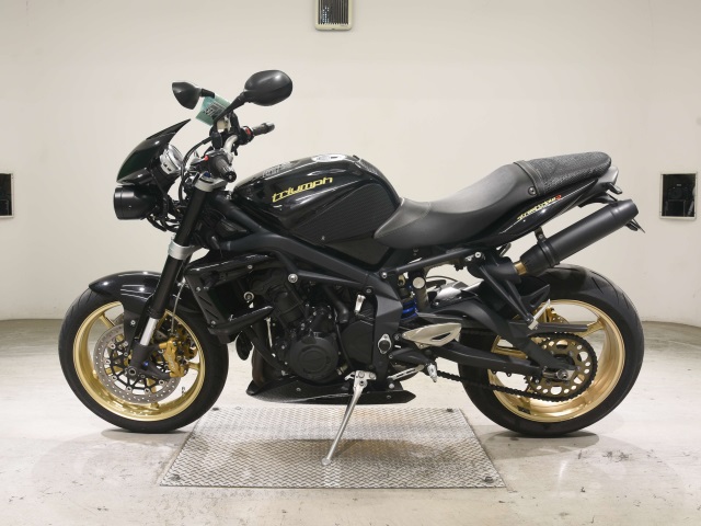 Triumph STREET TRIPLE R