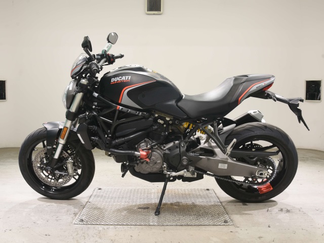 Ducati M821 STEREO RUSU