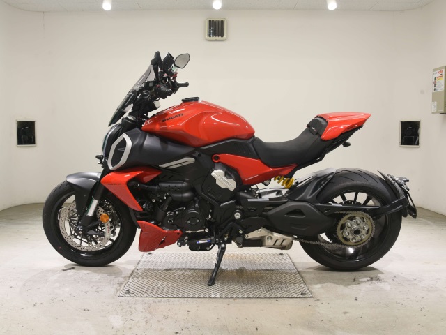 Ducati DIAVEL V4