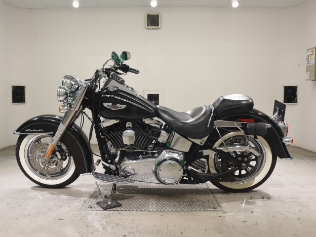 Harley-Davidson Softail Deluxe FLSTN1580
