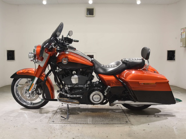 Harley-Davidson CVO Road King FLHRSE1800