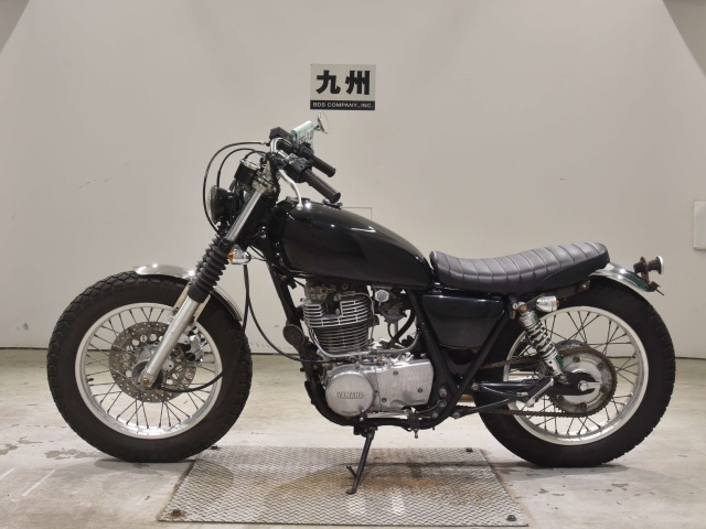 Yamaha SR400-3