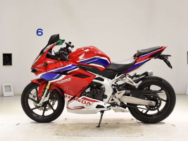 Honda CBR250RR-2