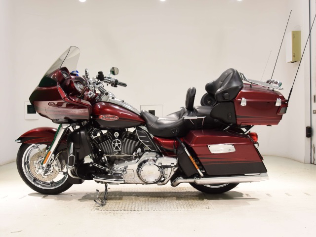 Harley-Davidson CVO Road Glide Ultra FLTRUSE1800