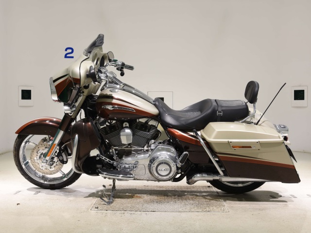 Harley-Davidson CVO Street Glide FLHXSE1800