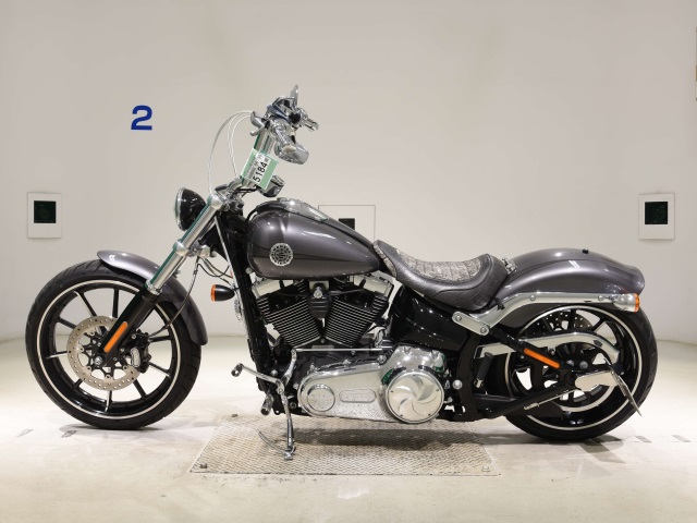 Harley-Davidson Breakout FXSB
