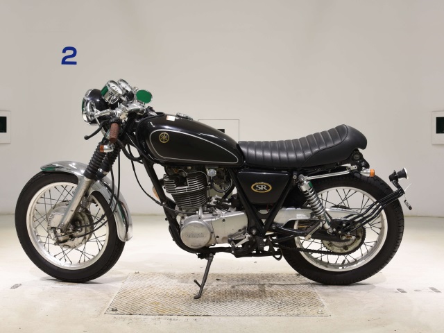 Yamaha SR400-2