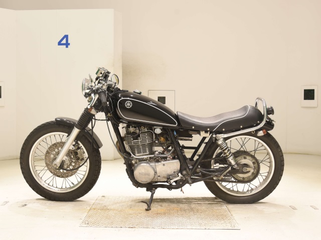 Yamaha SR400-3