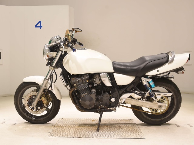 Suzuki INAZUMA 400