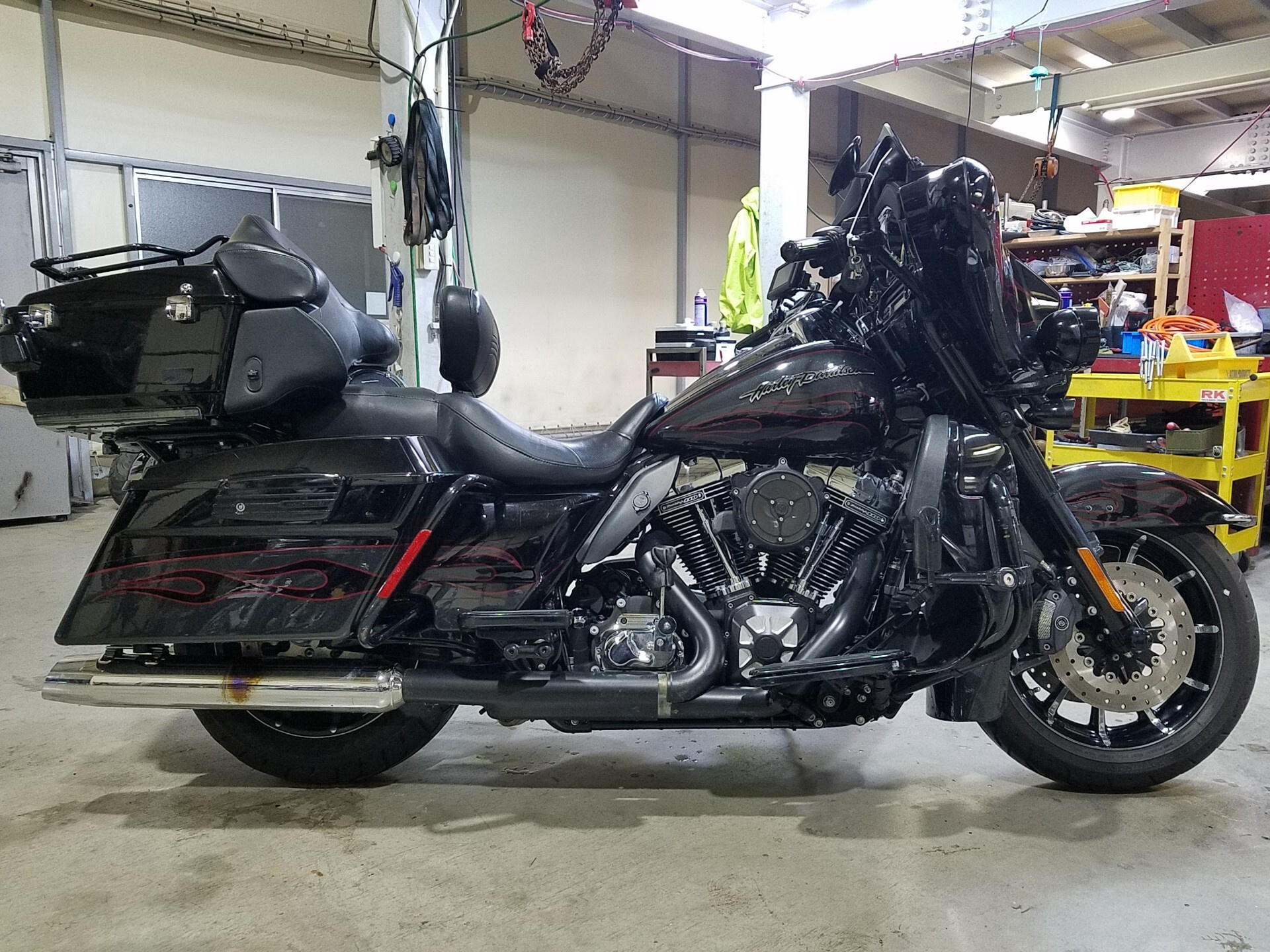 Harley-Davidson CVO Ultra Classic Electra Glide FLHTCUSE1800