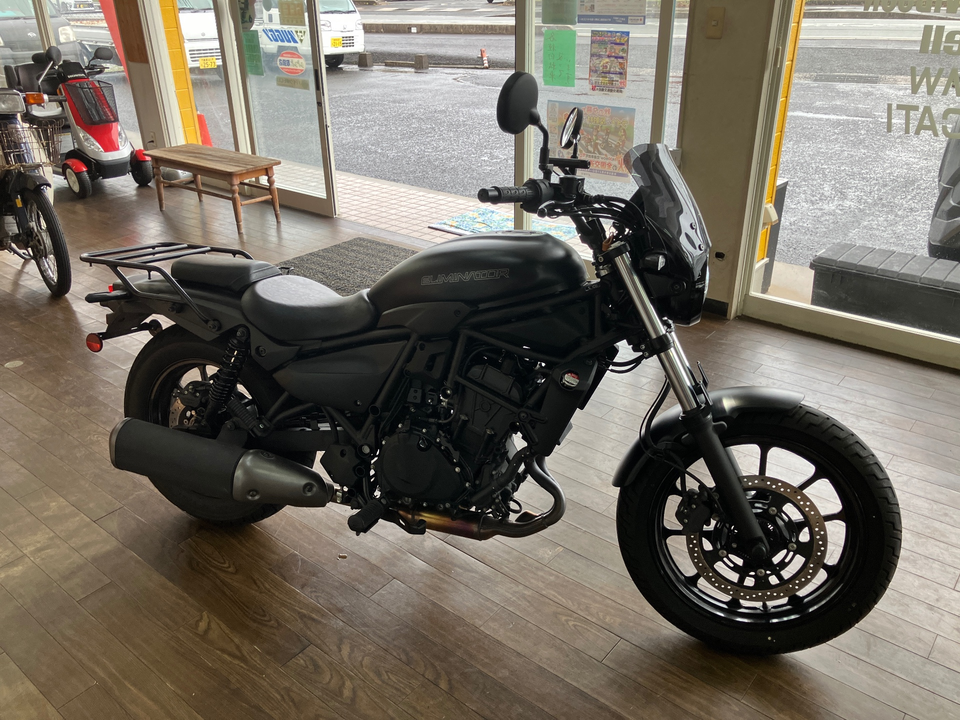 Kawasaki ELIMINATOR 400-1