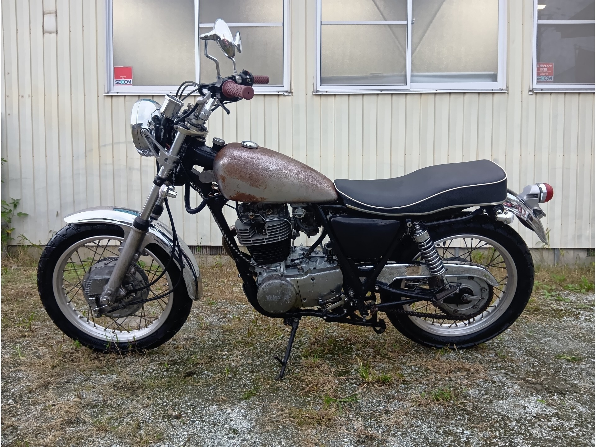 Yamaha SR400-1