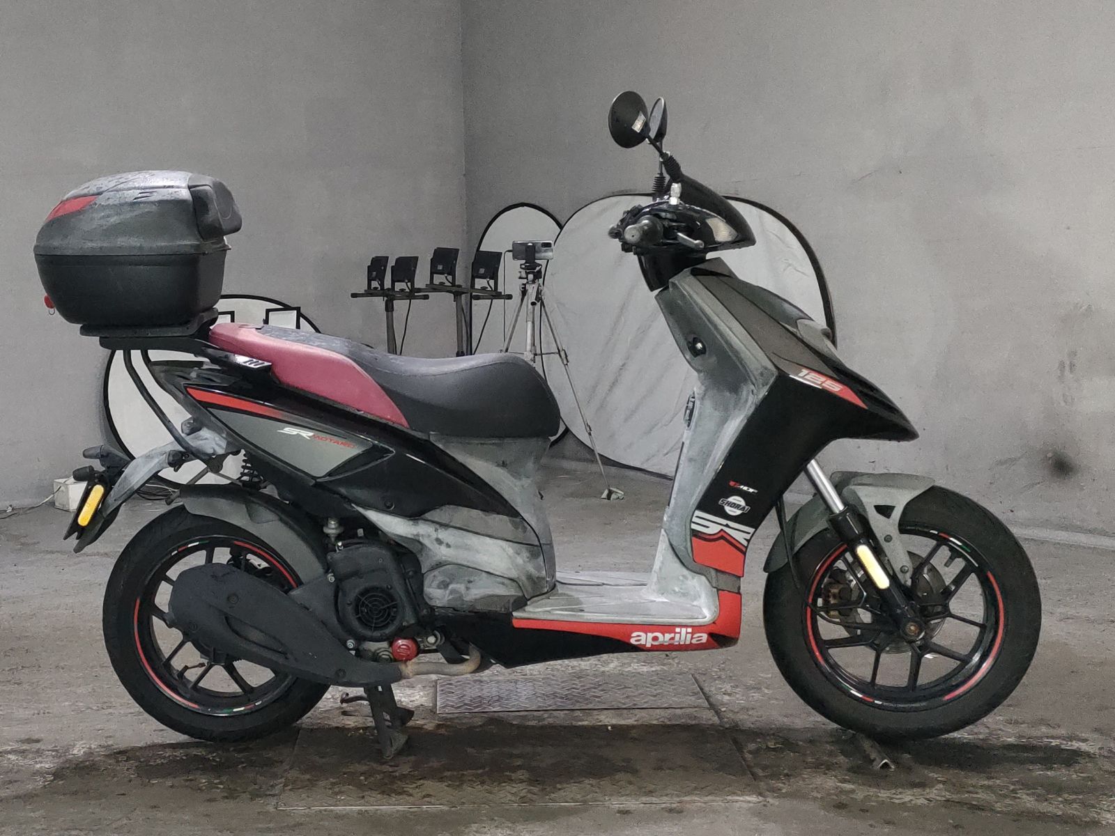 Aprilia SR MOTARD125