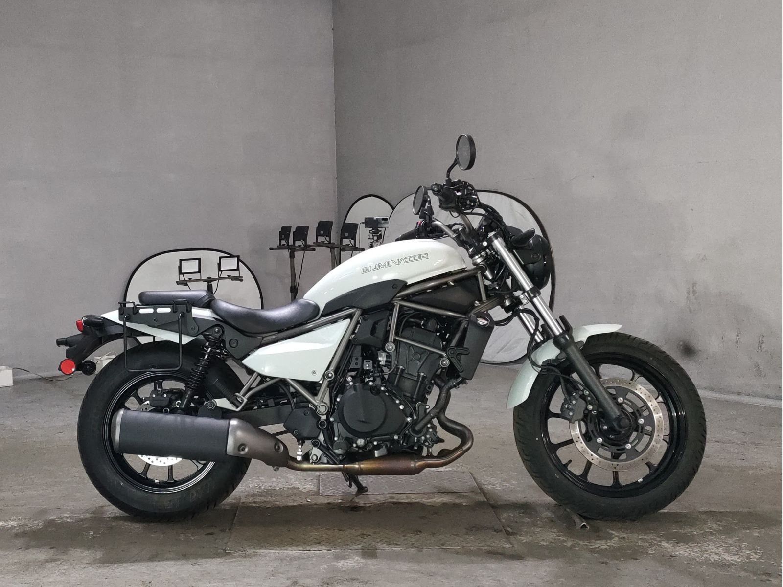 Kawasaki ELIMINATOR 400-1
