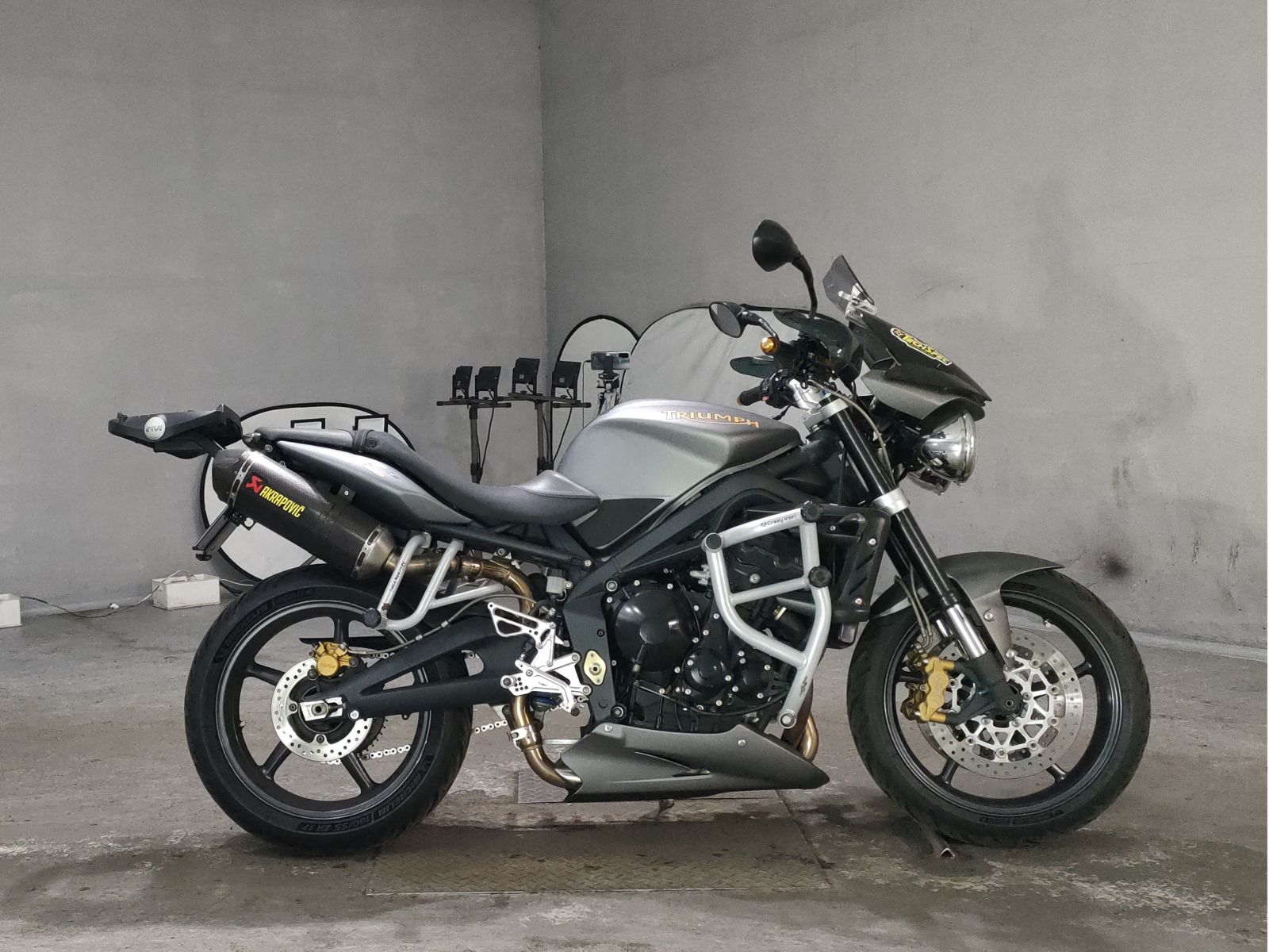 Triumph STREET TRIPLE R