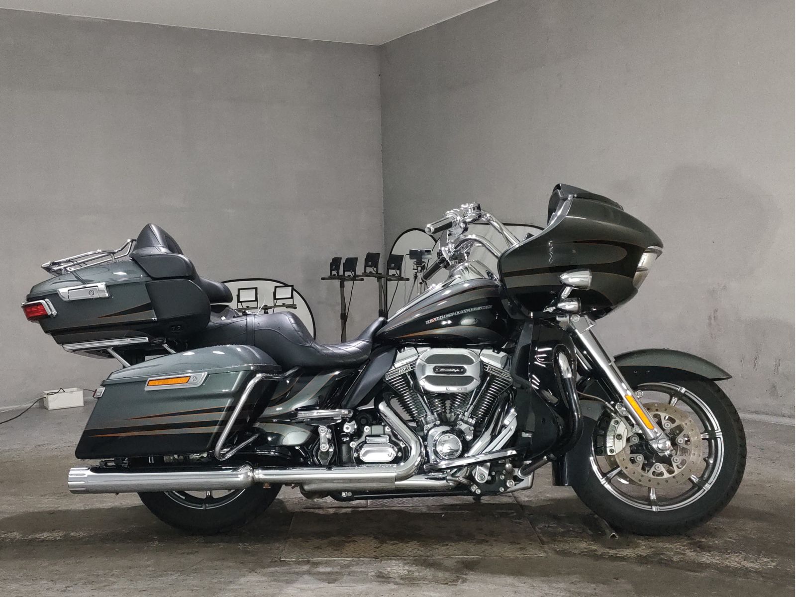 Harley-Davidson CVO Road Glide Ultra FLTRUSE1800