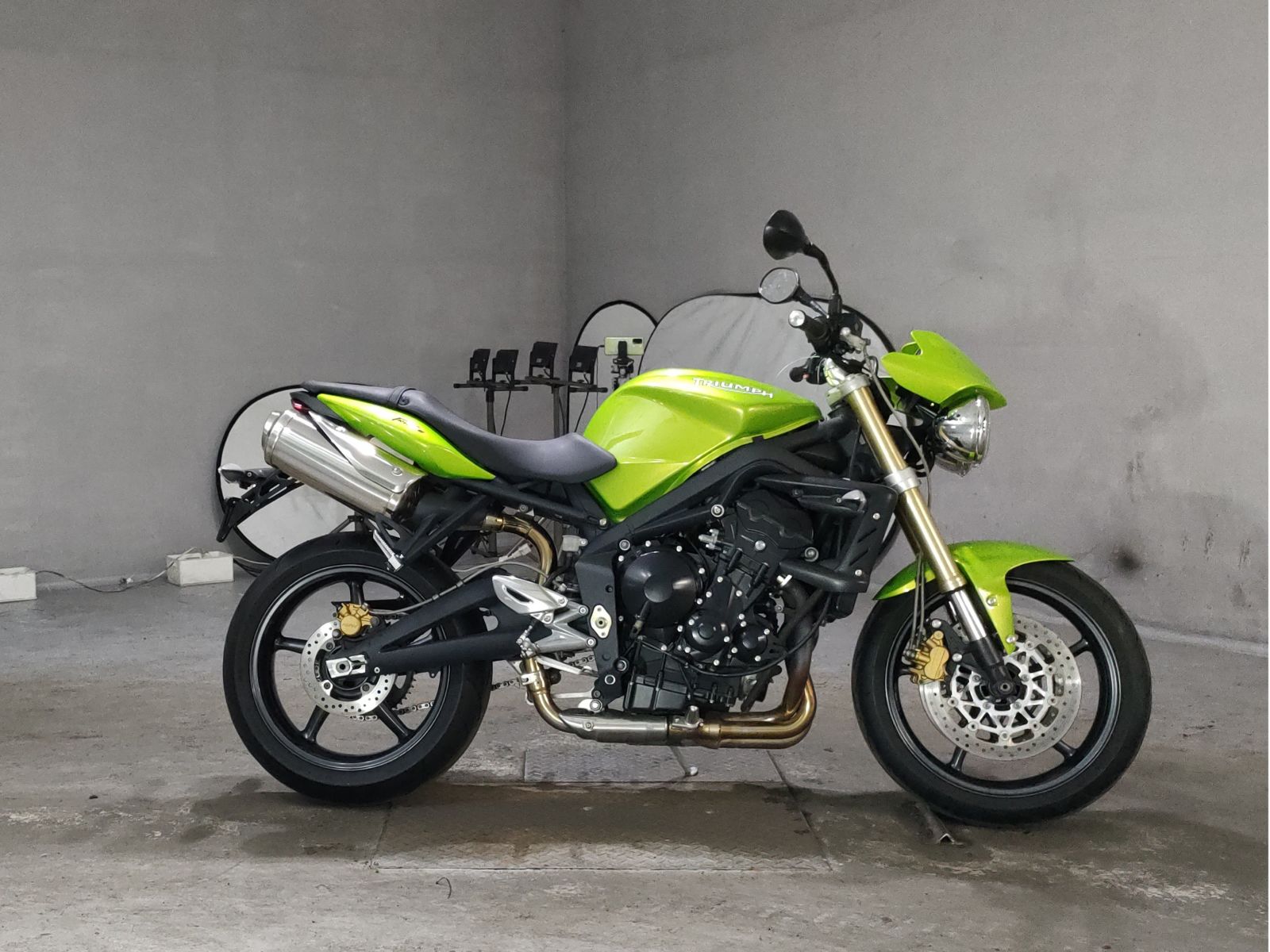 Triumph STREET TRIPLE
