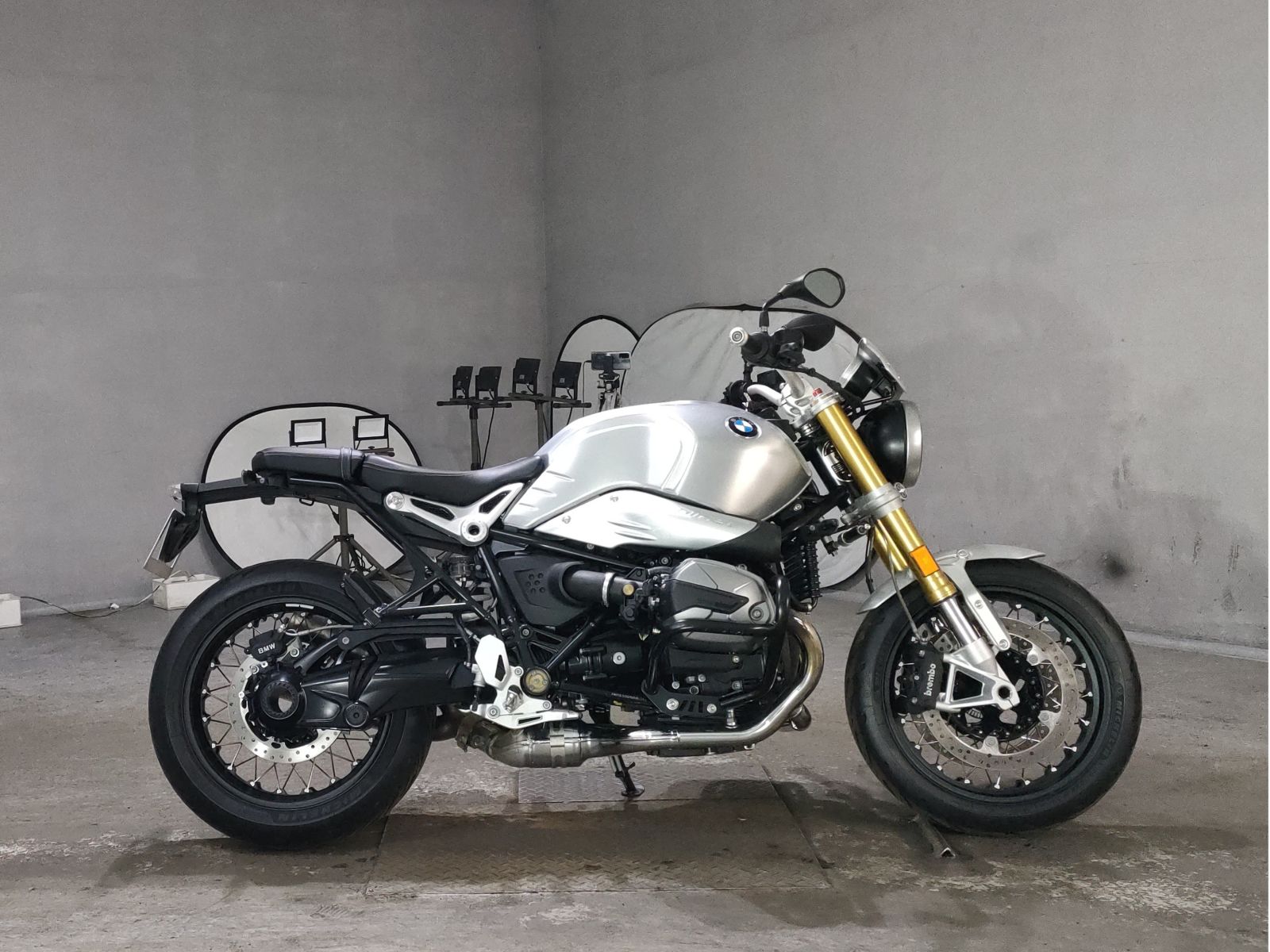 BMW R NINE T