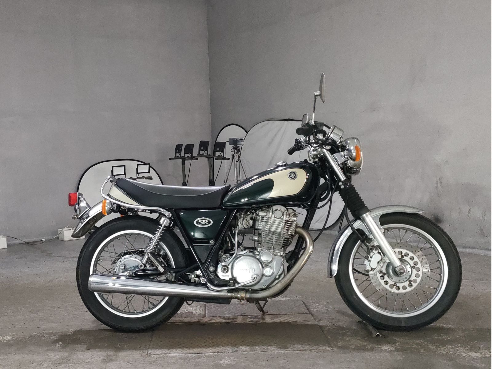 Yamaha SR400-1