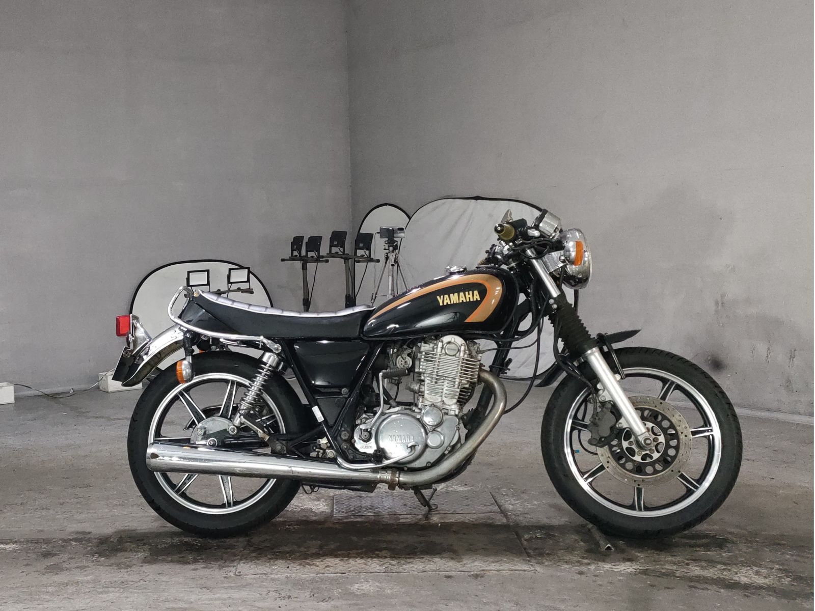 Yamaha SR400-1