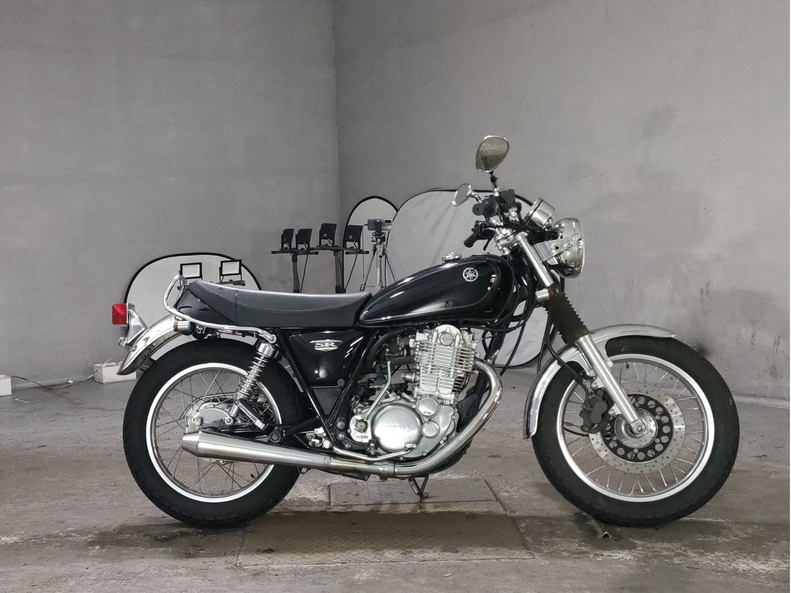 Yamaha SR400-1