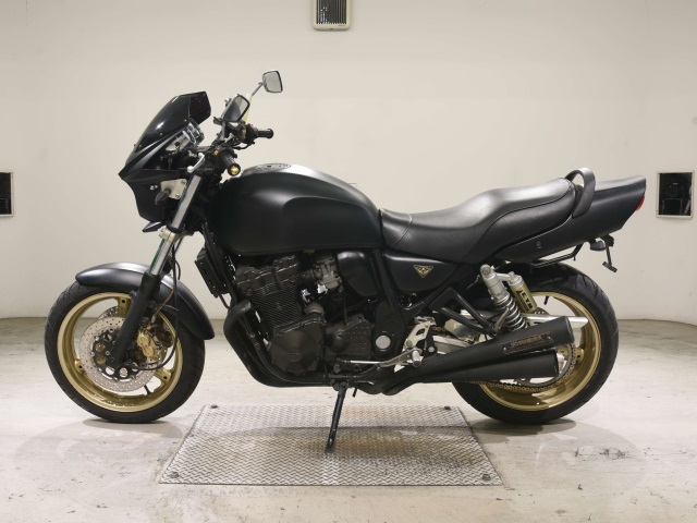 Suzuki INAZUMA 400