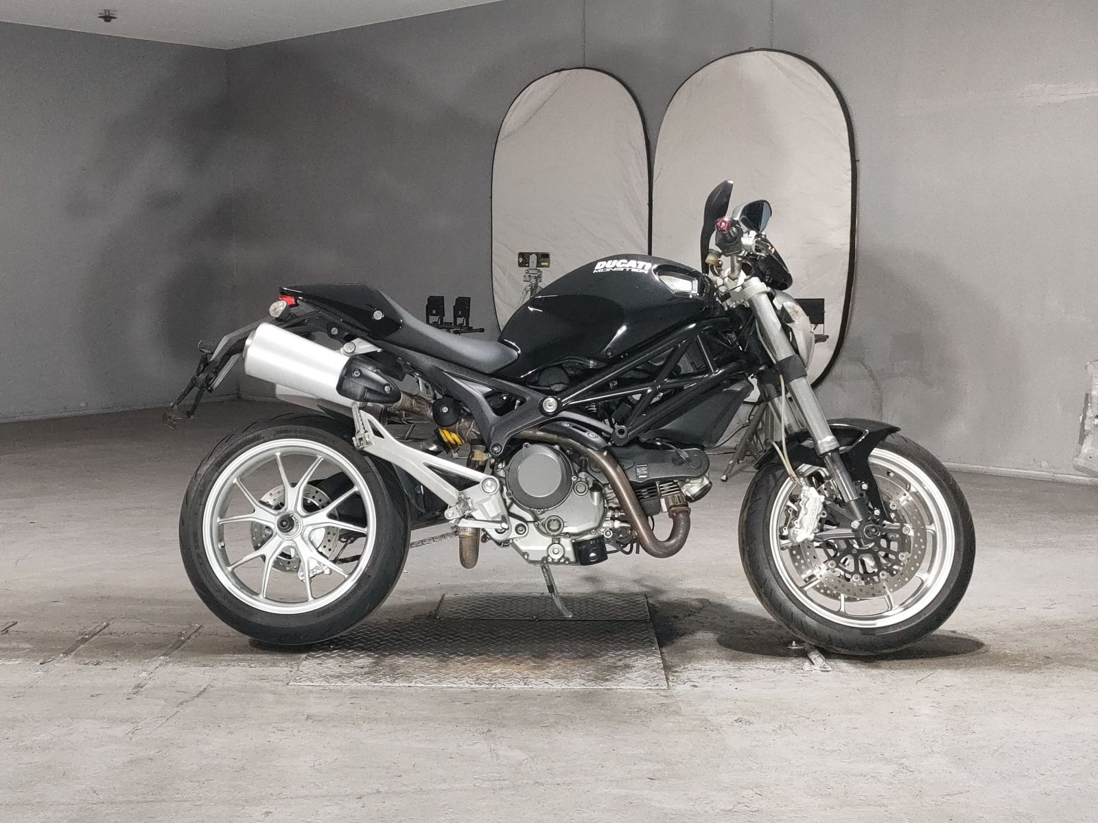 Ducati MONSTER 1100