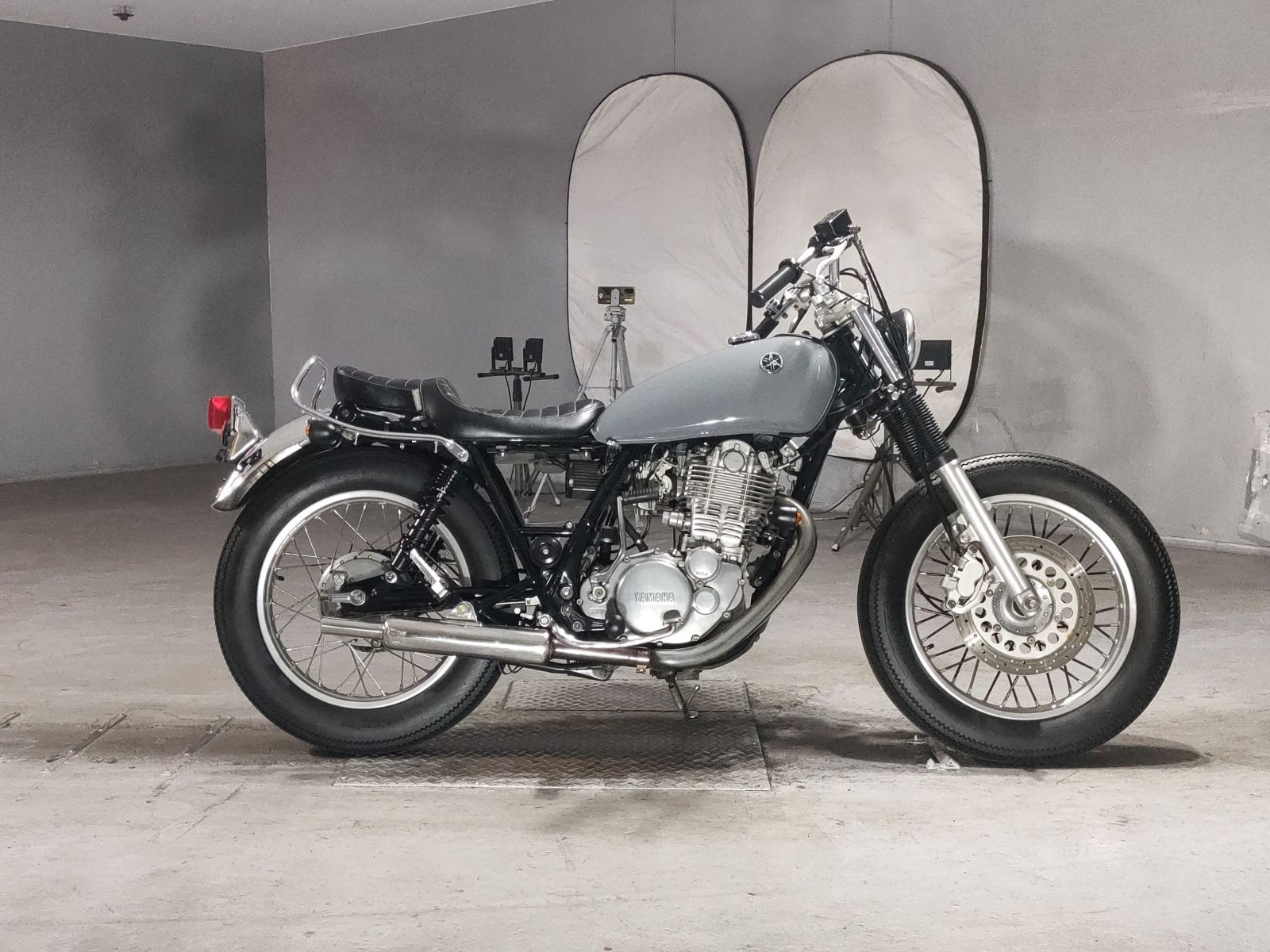 Yamaha SR400-1