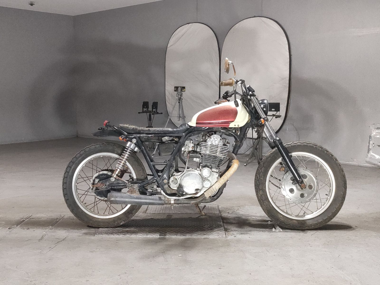 Yamaha SR400-1