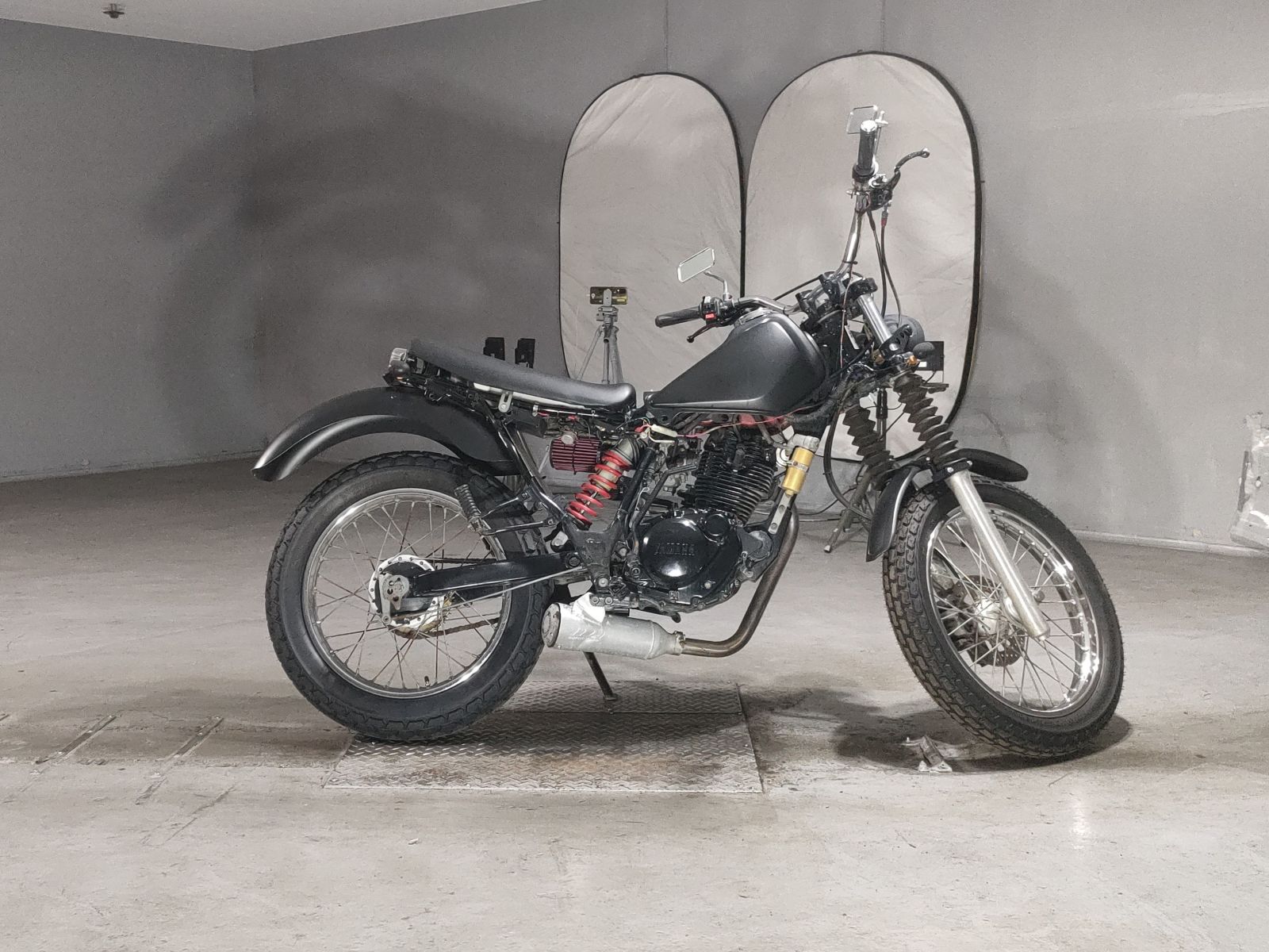 Yamaha SEROW 225