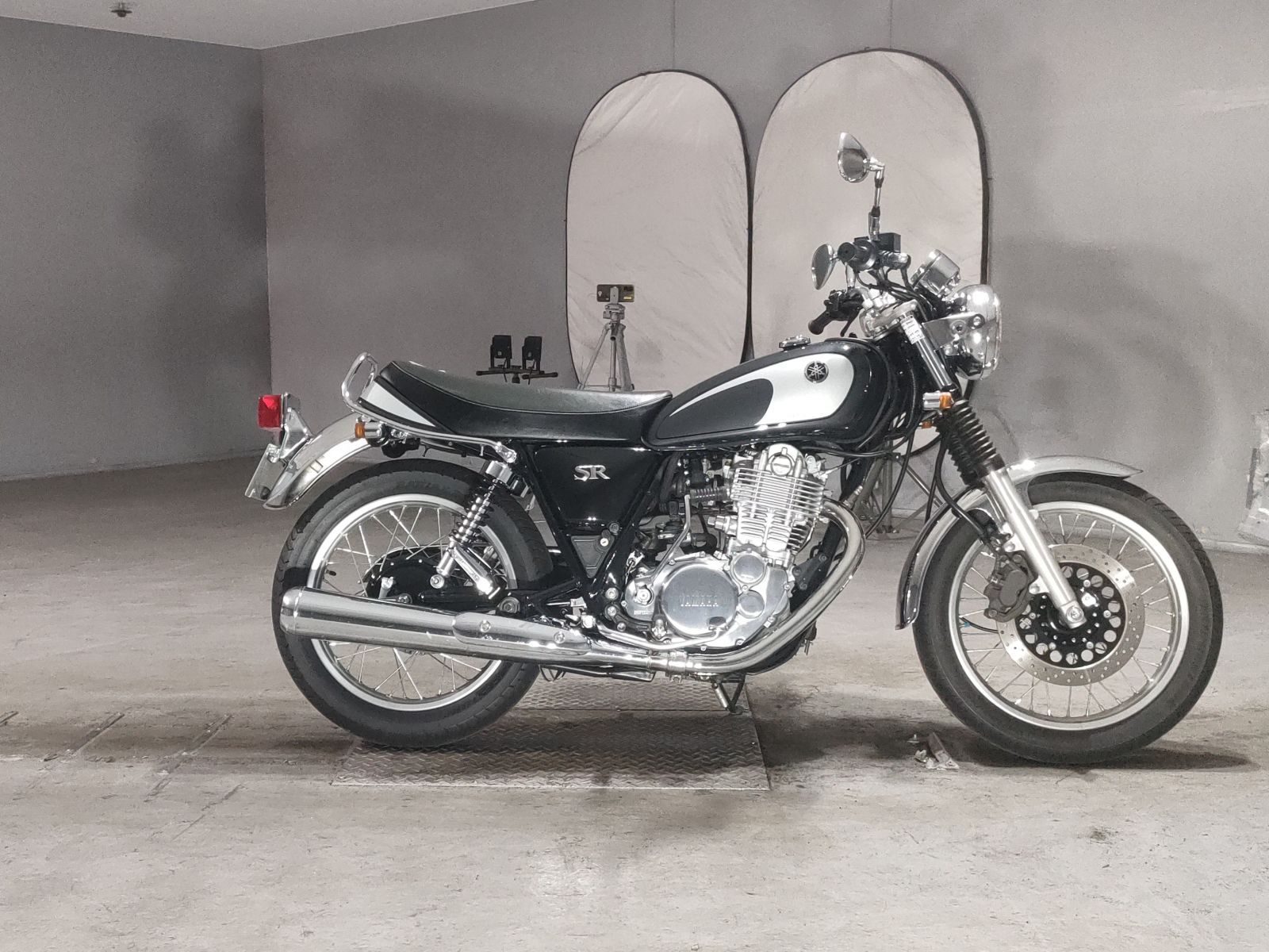 Yamaha SR400-1