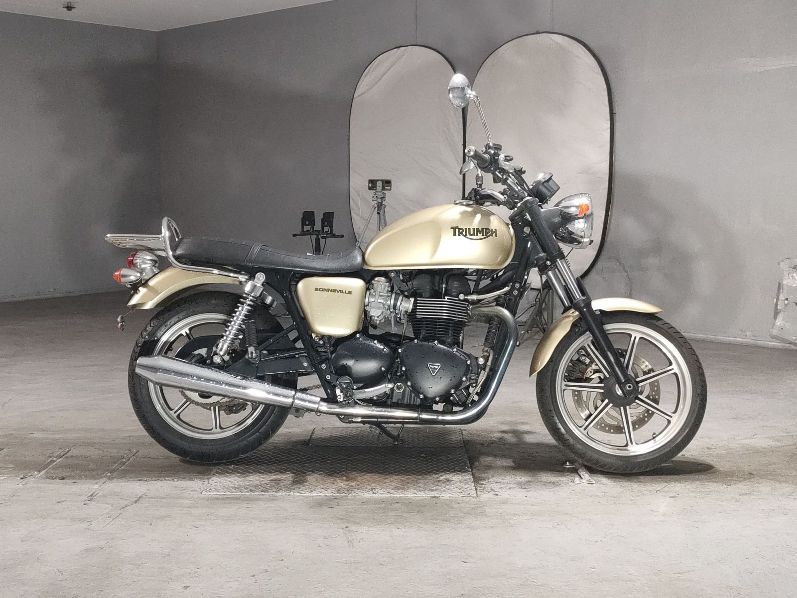 Triumph BONNEVILLE