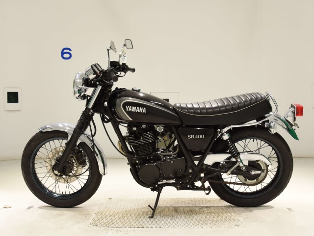 Yamaha SR400-3