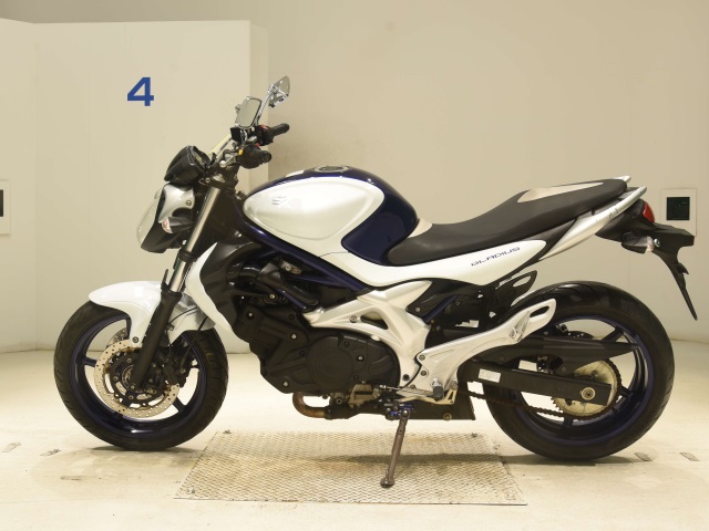 Suzuki GLADIUS400
