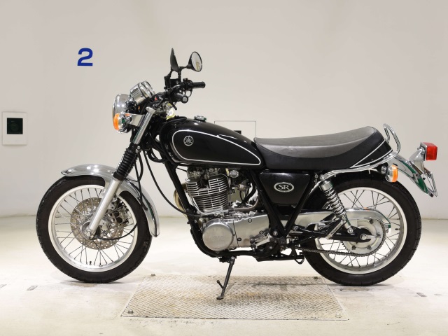 Yamaha SR400-3