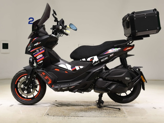 Aprilia SR GT 200