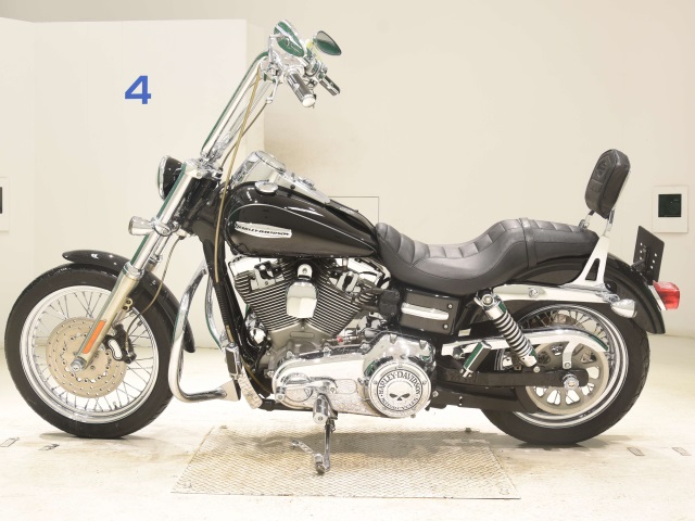 Harley-Davidson Dyna Super Glide Custom FXDC1580