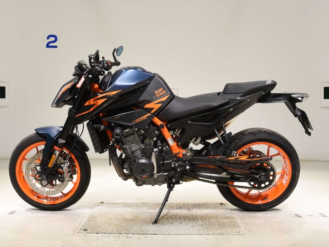 KTM 890 DUKE R