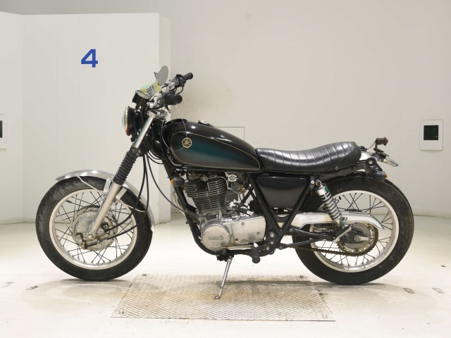 Yamaha SR400-2