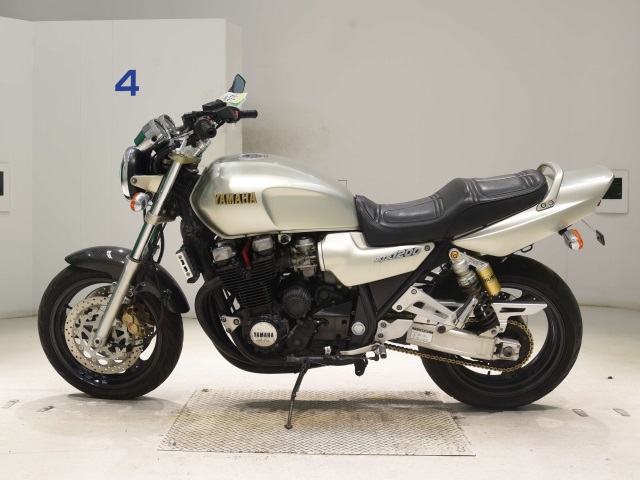 Yamaha XJR1200