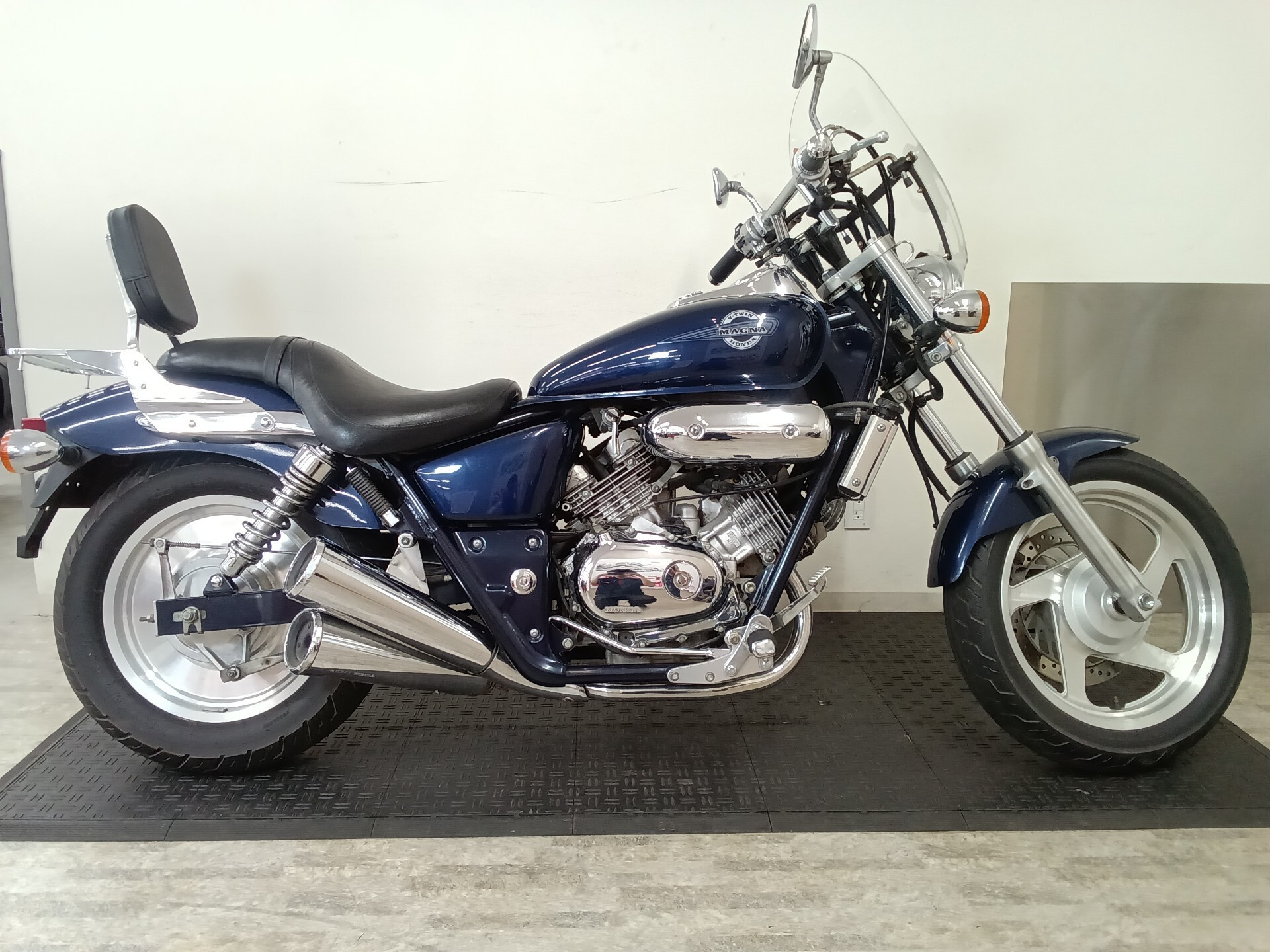 Honda V-TWIN MAGNA