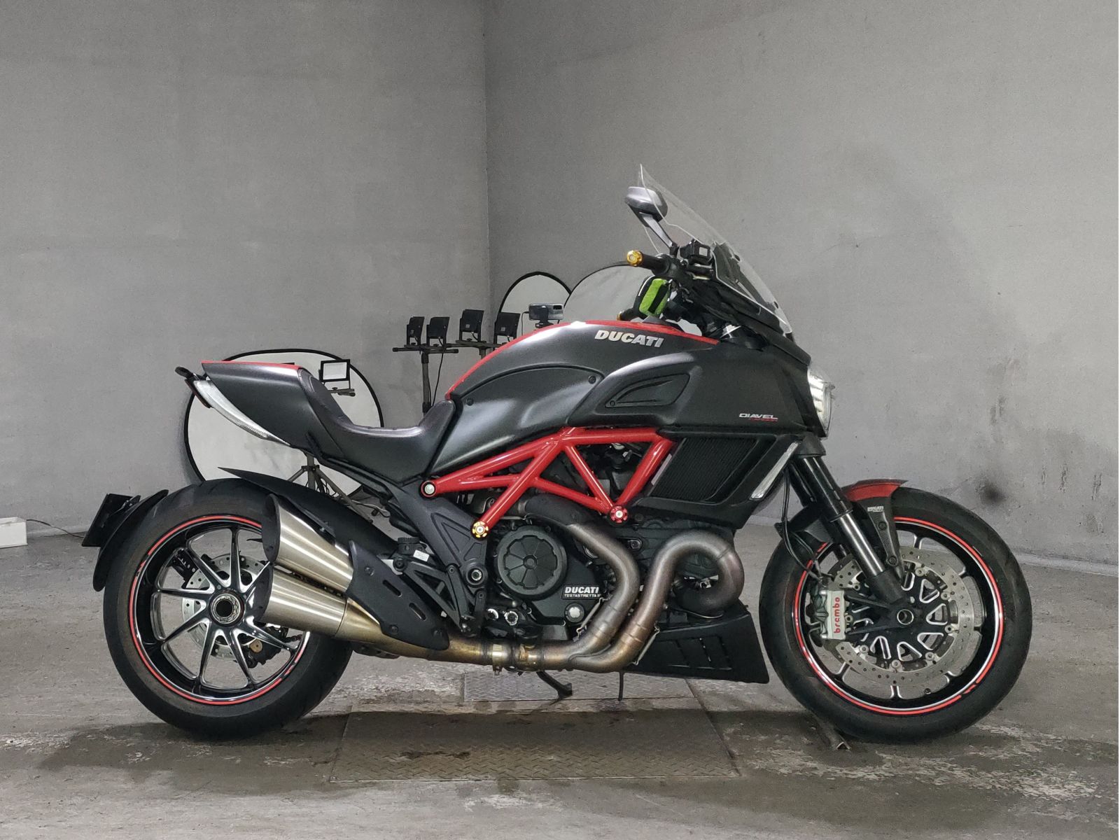 Ducati DIAVEL CARBON