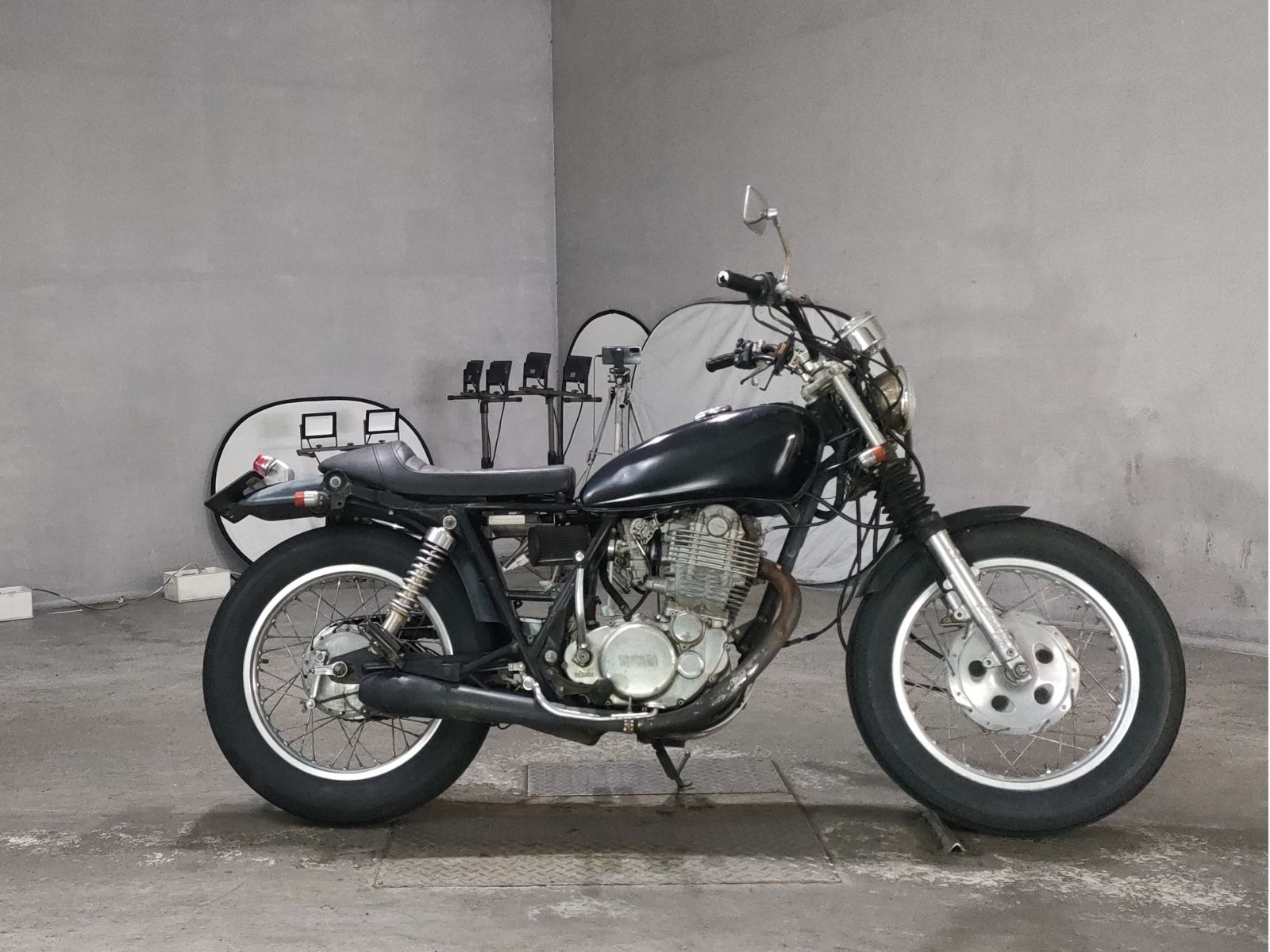 Yamaha SR400-1