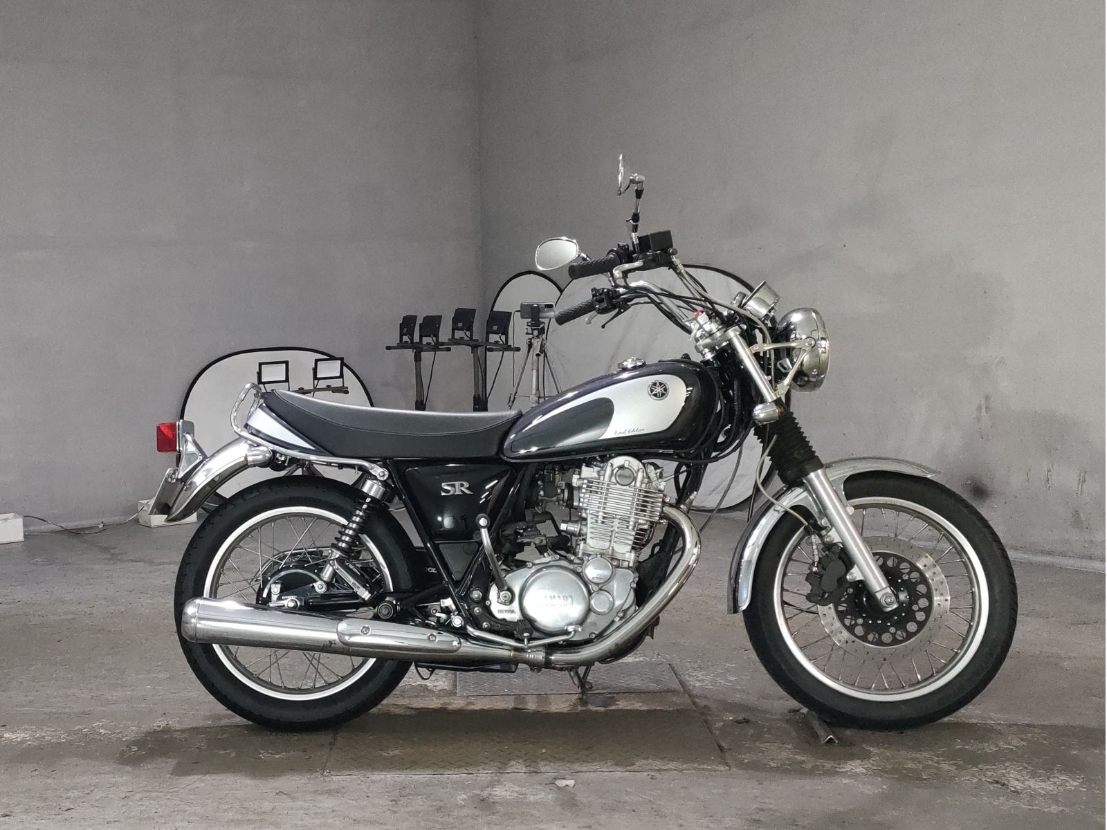 Yamaha SR400-1