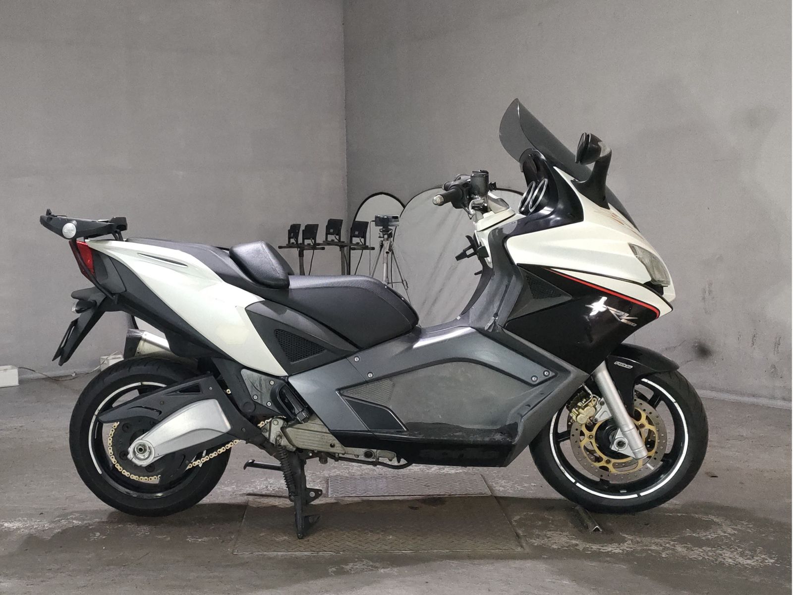 Aprilia SRV850