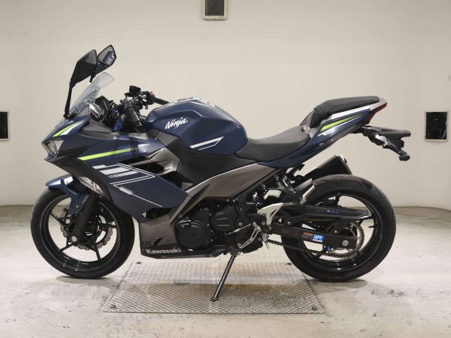 Kawasaki NINJA400-2